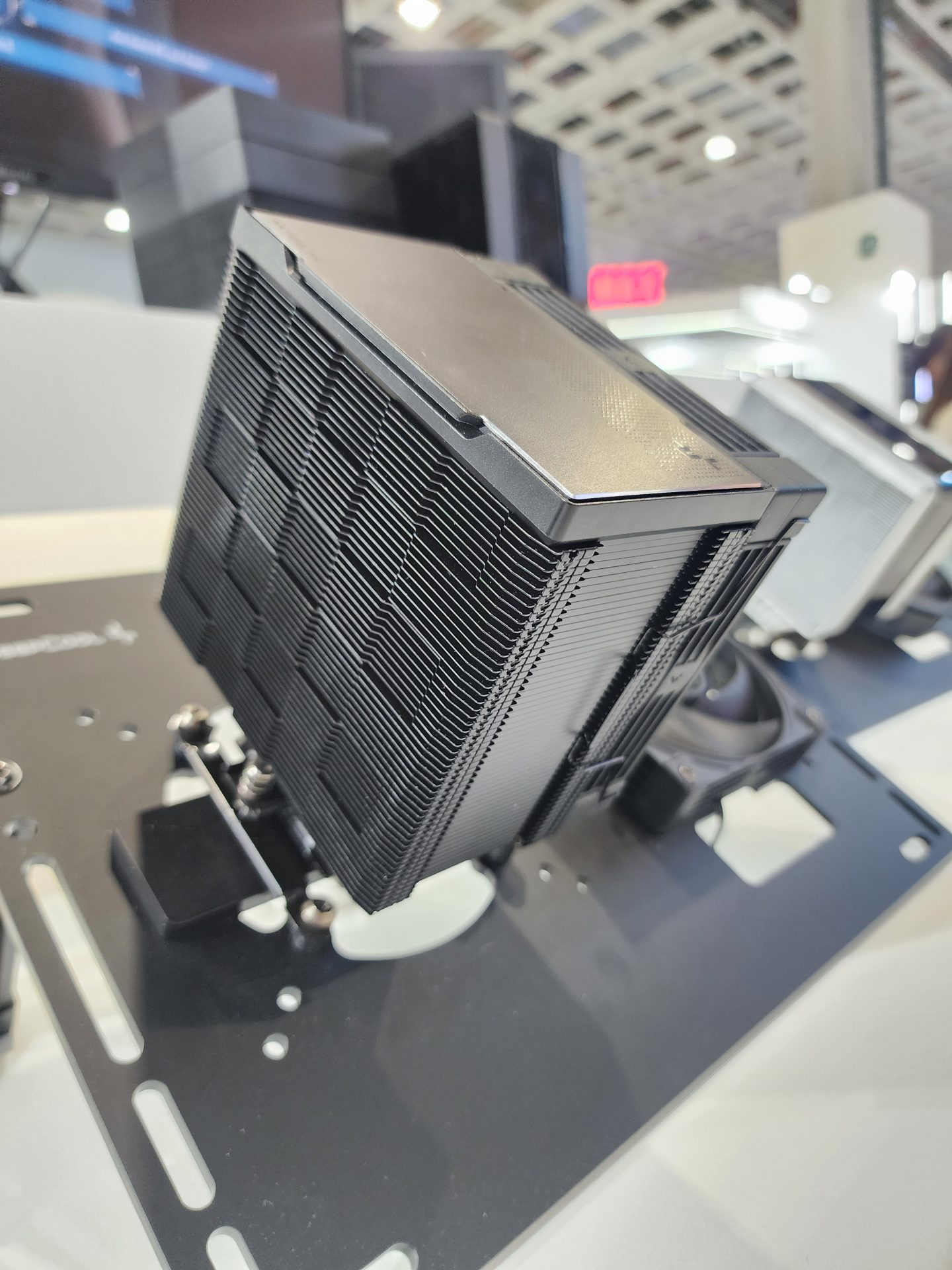 DeepCool Showcases Curved Screen AIO And Flagship Assassin V Vision Air ...