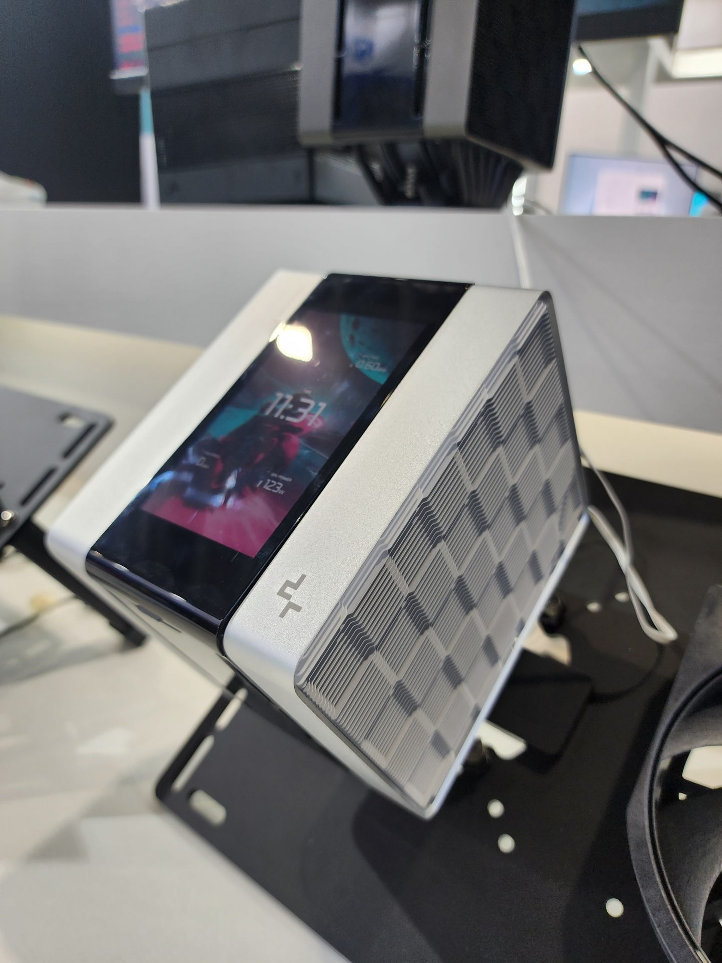 DeepCool Showcases Curved Screen AIO And Flagship Assassin V Vision Air ...